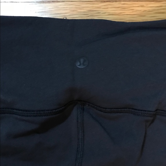 Lululemon Reveal Crop - Picture 5 of 7